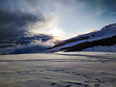 Elbris yakınlarındaki Kafkasya Dağı