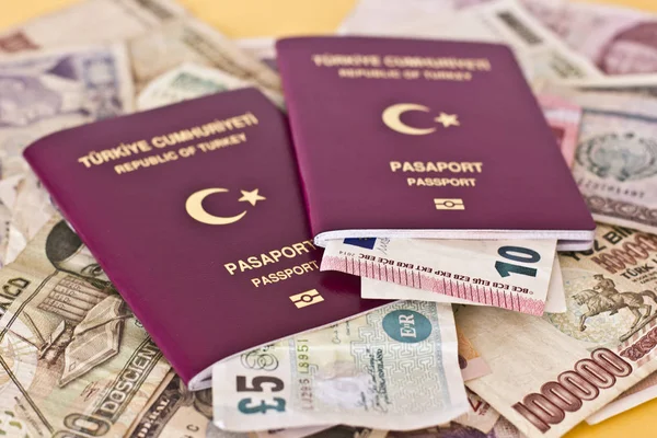 Закордонних Паспортів Гроші Європейських Країн — стокове фото