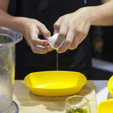 Fırın tepsisindeki sıcak Meksika yemeği quesadilla