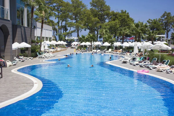 Kemer Antalya Turquía Julio 2018 Gran Piscina Hotel Barut Con — Foto de Stock