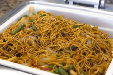 Soya soslu sebzeli haşlanmış erişte