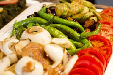 Izgara sebze soğan, yeşil acı biber, kabak, domates