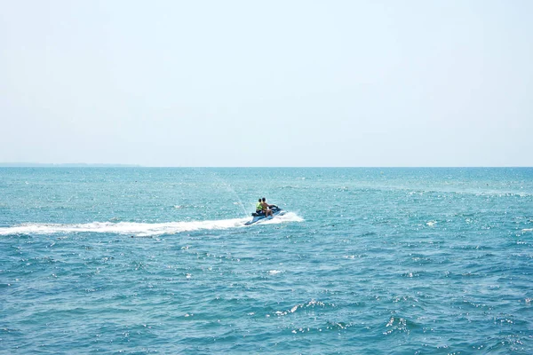 Dos Hombres Una Moto Acuática Mar Mediterráneo — Foto de Stock