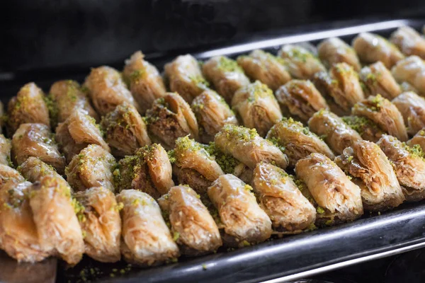 Traditionelles Türkisches Dessert Baklava Mit Pistazien Auf Dem Tablett — Stockfoto