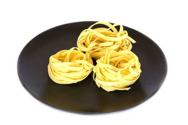 Okokt Tagliatelle Svart Keramisk Platta Isolerade — Stockfoto