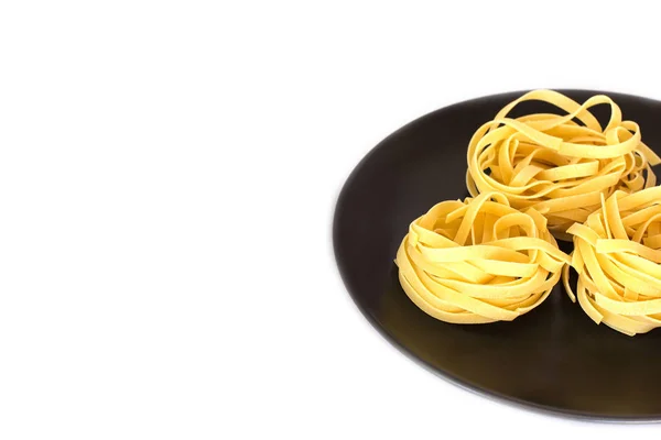 Okokt Tagliatelle Svart Keramisk Platta Isolerade — Stockfoto