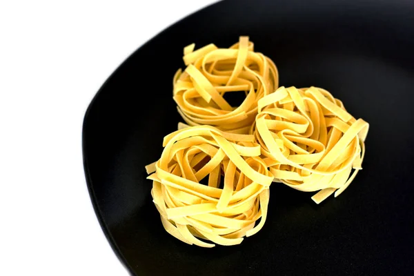 Uncooked Tagliatelle Ceramic Plate Isolated — Stock Photo, Image