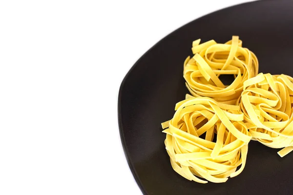 Okokt Tagliatelle Keramiska Plattan Isolerade — Stockfoto