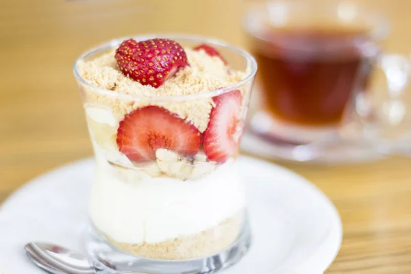 Magnolia Dessert Glass Cream Strawberries — Stock Photo, Image