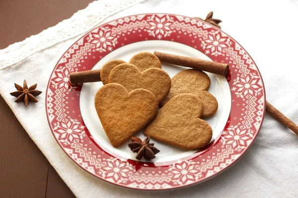 Biscotti Forma Cuore Pan Zenzero Con Bastoncini Cannella Stelle Anice — Foto Stock