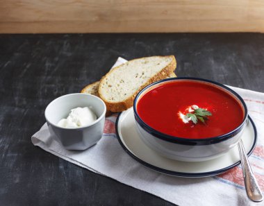 Geleneksel kırmızı pancar çorbası - borsch. Vejetaryen yiyecekler