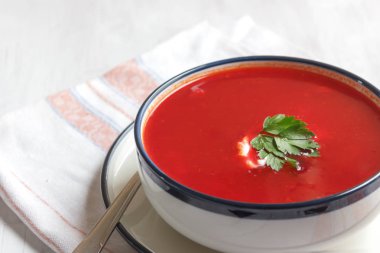 Geleneksel kırmızı pancar çorbası - borsch. Vejetaryen yiyecekler