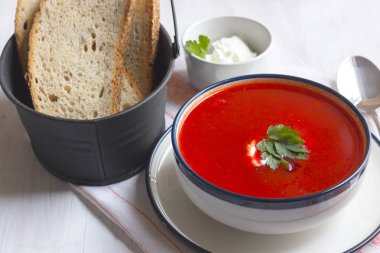 Geleneksel kırmızı pancar çorbası - borsch. Vejetaryen yiyecekler