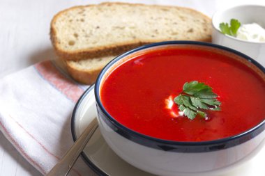 Geleneksel kırmızı pancar çorbası - borsch. Vejetaryen yiyecekler