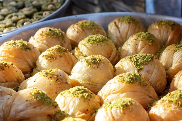 Bonbons de baklava turcs traditionnels au buffet ouvert dans un hôtel en Turquie — Photo