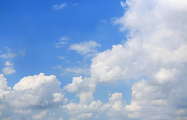 Langit Biru Dengan Latar Belakang Awan Putih — Stok Foto