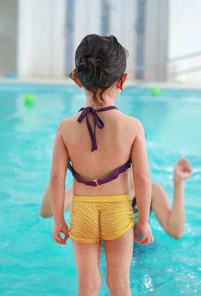 Ragazzina Piscina Formazione — Foto Stock