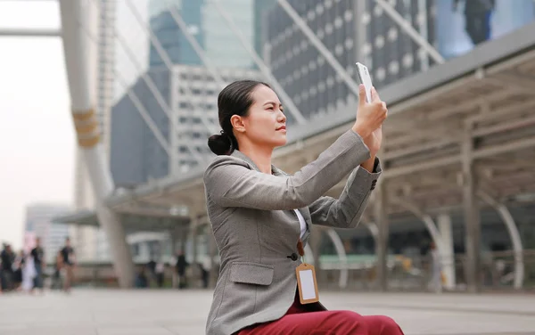 Beautiful Business Woman Sitting Using Smartphone Taking Photo — Stock Photo, Image