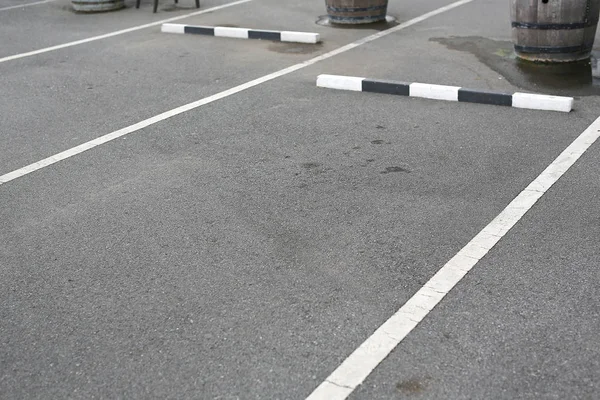 Corsia Parcheggio All Aperto Nel Parco Pubblico — Foto Stock