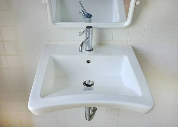 Hvid Vask Toilettet - Stock-foto