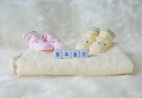 Dos Pares Calcetines Toalla Para Bebés Recién Nacidos Sobre Fondo — Foto de Stock