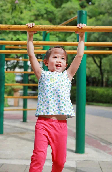 Petit Enfant Fille Exercice Extérieur — Photo