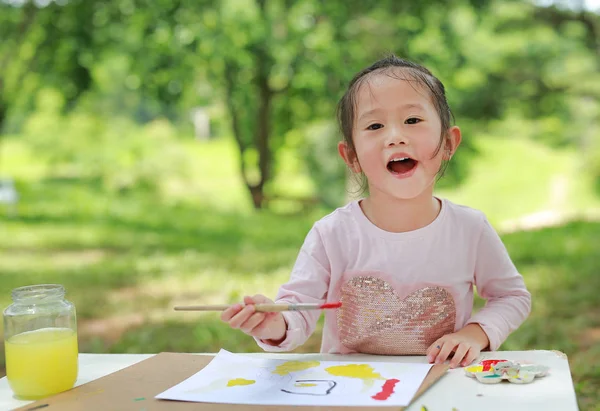 Aziatische Kind Meisje Schilderen Met Het Penseel Kunst Papier Tafel — Stockfoto