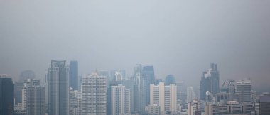 Arka plan için Bangkok şehrinin hava kirliliği. Hava atmosfer tarafından sis kaplı.