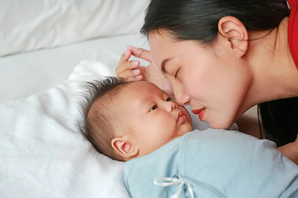 Ibu Bayi Harum — Stok Foto