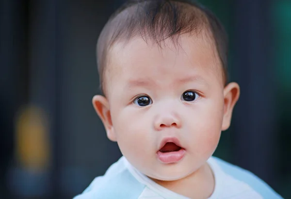脸上的肖像可爱的婴儿男孩 — 图库照片