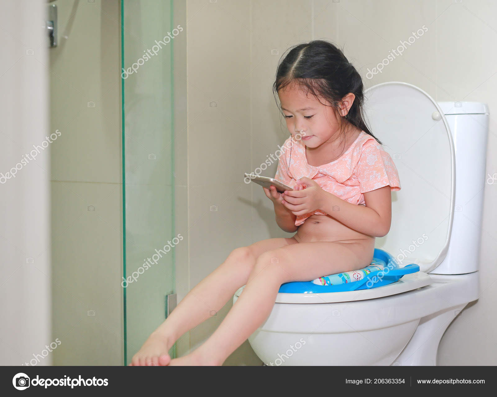 korean girl pees in toilet pics