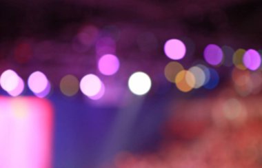 Soyut bokeh ışık konferans salonu.