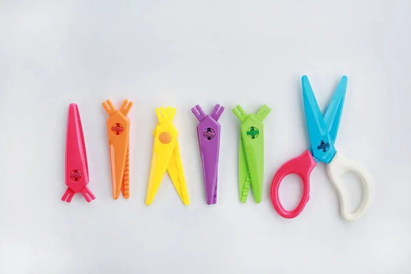Креативні Пластикові Дитячі Ножиці Безпеки Встановлені Білому Тлі — стокове фото