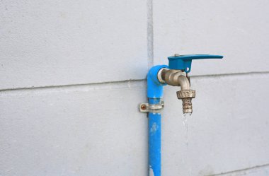 Su sekmesinden dışarı su sızıntısı.