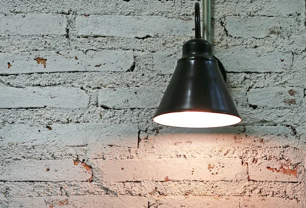 Лампочки Фоне Кирпичной Стены — стоковое фото