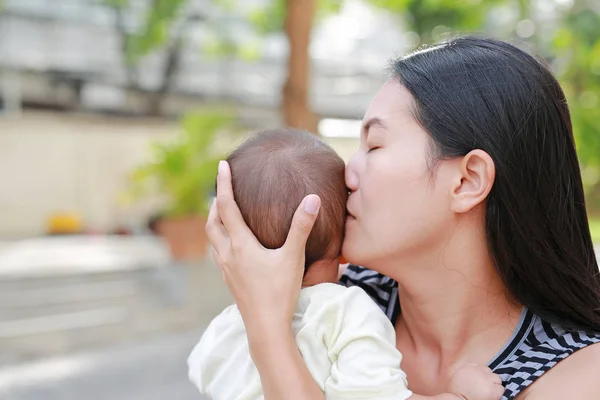 Portrait Asian Mother Carry Kiss Her Baby Baby Boy Outdoor — Stok Foto