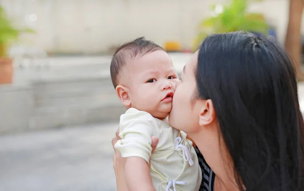 Portrait Asian Mother Carry Kiss Her Baby Baby Boy Outdoor — Stok Foto