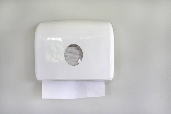 Beyaz Kutu Mendil Tuvaletinde Duvara — Stok fotoğraf