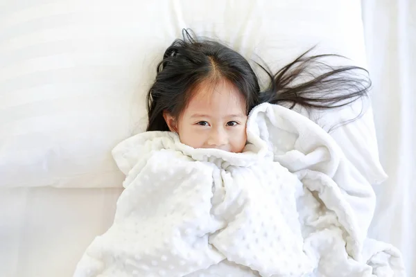 Happy Little Girl Lying Bed Blanket Looking Camera Top View — Stock Photo, Image