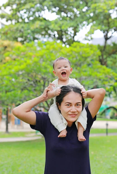 Beautiful Young Asian Mother Happy Baby Boy Riding Mom Shoulder — Stock Photo, Image