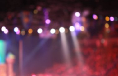 Konser arka plan bulanık.