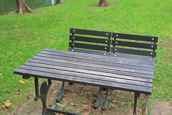 Asztal Szék Nyilvános Parkban — Stock Fotó