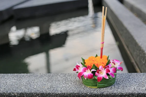 Лой Krathong Фестиваль Квіти Свічка Очікування Світла Плисти Воді Щоб — стокове фото