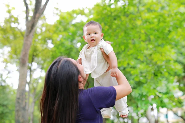 Asian Mother Throws Her Infant Arms Garden — Stock Photo, Image