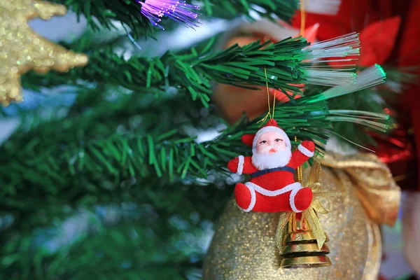 Weihnachtsbaum Mit Dekorationsartikeln Für Weihnachten Und Winterzeit Hintergrund — Stockfoto