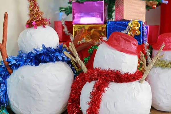 Рождественская Елка Декоративными Элементами Рождественского Времени Фона Зимнего Сезона Снеговик — стоковое фото