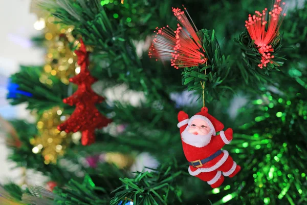 Weihnachtsbaum Mit Dekorationsartikeln Für Weihnachten Und Winterzeit Hintergrund — Stockfoto