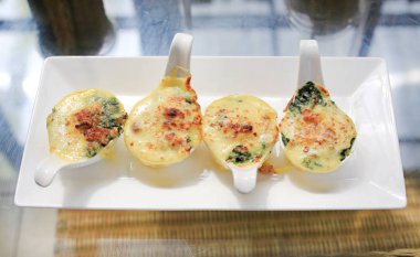 Masada peynirli Baked ıspanak.