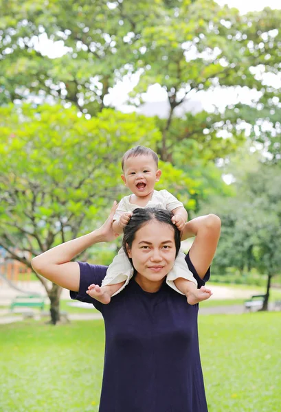 Beautiful Young Asian Mother Happy Baby Boy Riding Mom Shoulder — Stock Photo, Image