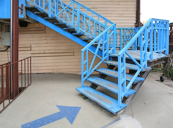 Escaleras Madera Estilo Antiguo Hasta Casa —  Fotos de Stock